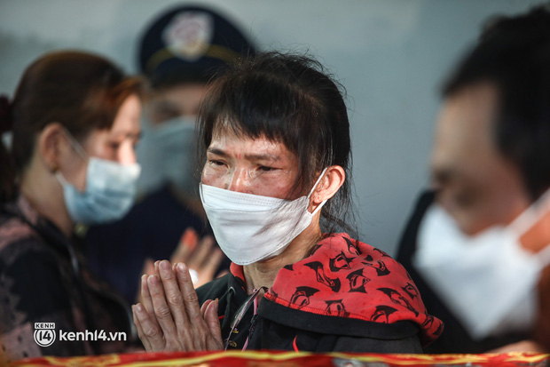 Tang lễ diễn viên nhí Gạo Nếp Gạo Tẻ: Thi thể được đưa về nhà riêng, bố mẹ đau buồn khóc ngất bên linh cữu con trai-7