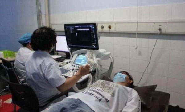 Con trai bị ung thư gan, cha mẹ khóc ngất khi bác sĩ chỉ ra nguyên nhân từ 1 thói quen tiết kiệm thực phẩm, nhà nào cũng từng mắc-2