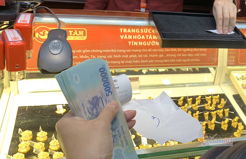 Giá vàng hôm nay 28/2: Đầu tuần, mở hàng lập tức tăng mạnh-1