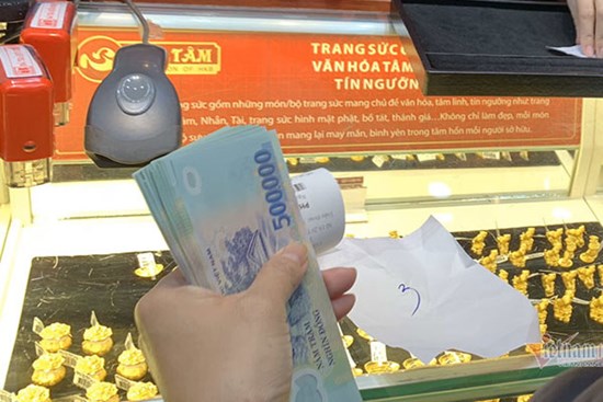 Giá vàng hôm nay 28/2: Đầu tuần, mở hàng lập tức tăng mạnh