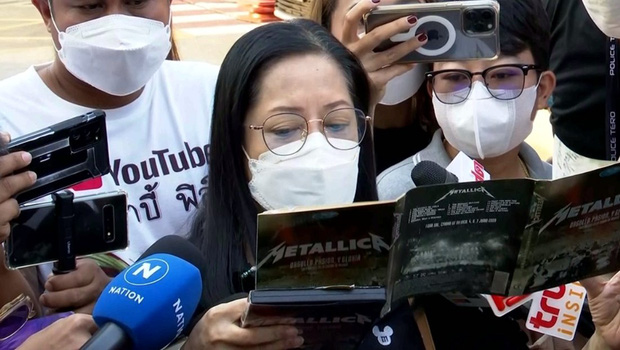 Mẹ nữ diễn viên Chiếc Lá Bay nhận được thùng đồ bí ẩn từ kẻ lạ, vội vã trình báo công an vì tờ giấy bên trong-2