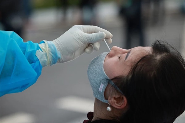 Nhiều F0 test nhanh âm tính nhưng PCR vẫn dương tính: Có phải 100% F0 đều cần làm PCR? Âm tính sau bao lâu thì có thể tiếp xúc bình thường với người khác?-1