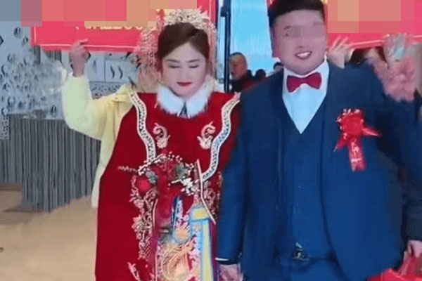 Trước giờ cử hành hôn lễ, cô dâu khóc nức nở chạy theo chiếc ô tô, sự tình phía sau khiến 6 triệu người xem khuyên: Bỏ đi còn kịp-4