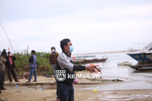 Đã tìm thấy thi thể bé trai 3 tuổi, nạn nhân cuối cùng trong vụ chìm cano du lịch ở Hội An-2