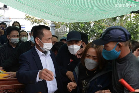 Bé trai 3 tuổi - nạn nhân cuối cùng vừa được tìm thấy trong vụ chìm ca nô ở Hội An: Bố mẹ hiếm muộn gần chục năm mới có, đi du lịch về lại mất con!