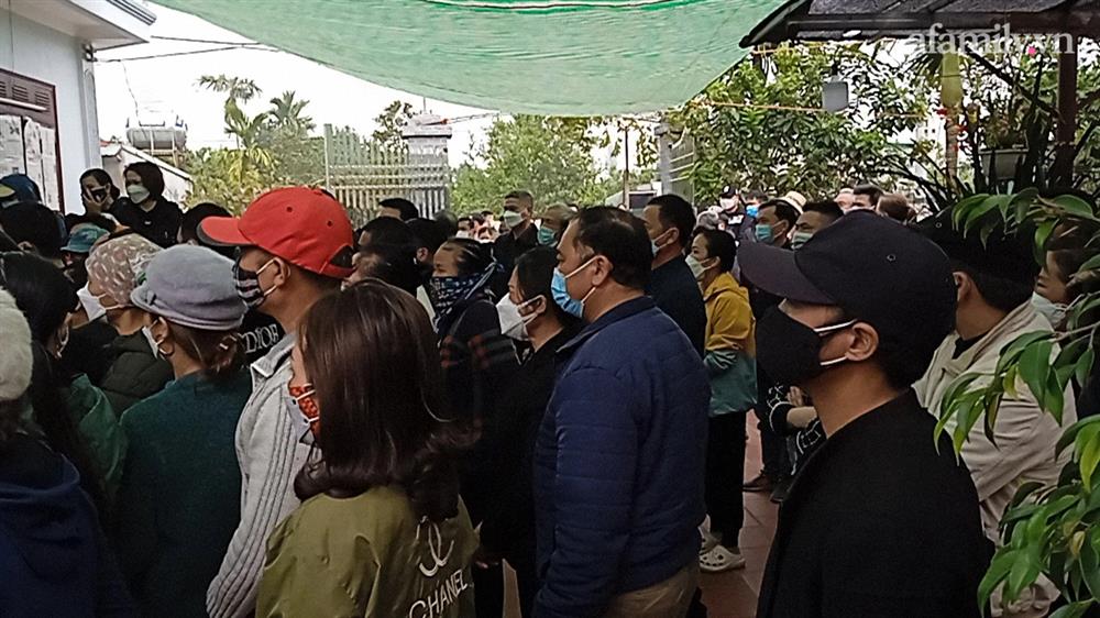 Bé trai 3 tuổi - nạn nhân cuối cùng vừa được tìm thấy trong vụ chìm ca nô ở Hội An: Bố mẹ hiếm muộn gần chục năm mới có, đi du lịch về lại mất con!-6