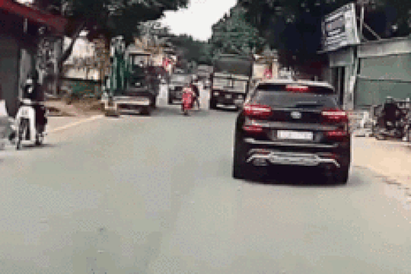 Nghe điện thoại sát đường ray, người đàn ông bị tàu hỏa đâm tử vong-1