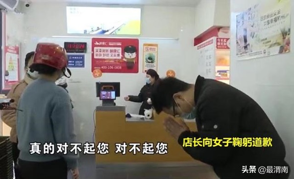 Người phụ nữ đi siêu thị nổi điên khi bị gọi là dì, nhân viên đáp trả một câu khiến cô mất bình tĩnh lao đến xáp lá cà-3