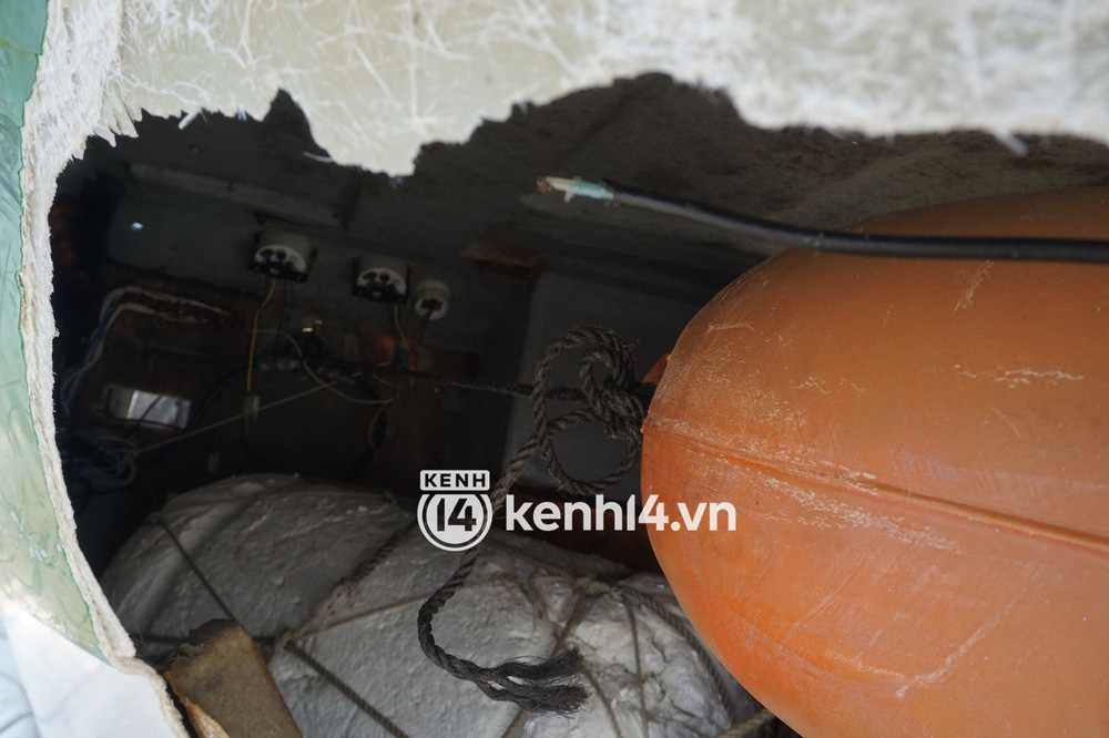 Cận cảnh bên trong chiếc cano bị chìm khiến 17 người chết và mất tích-5