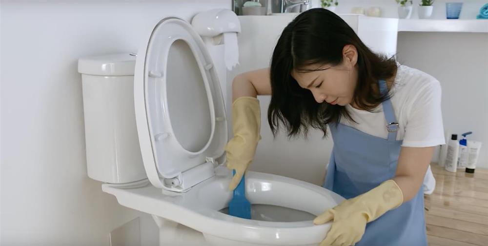Bạn có đang dọn dẹp bồn cầu đúng đắn? Chuyên gia có cách dễ dàng làm sạch mà không tốn quá nhiều thời gian-1
