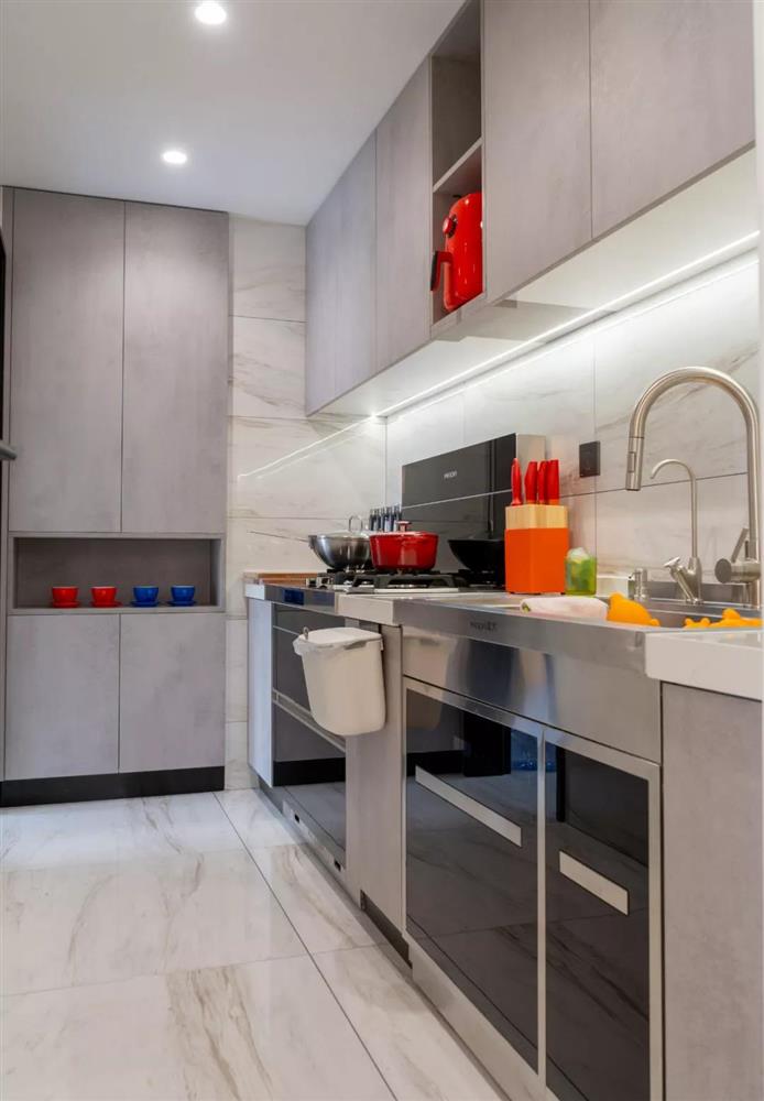 Muốn đón bố mẹ đến sống cùng, chàng trai độc thân dành 4 tháng cải tạo lại căn hộ 94m² thiếu sáng thành không gian sống khang trang đáng ghen tỵ-10