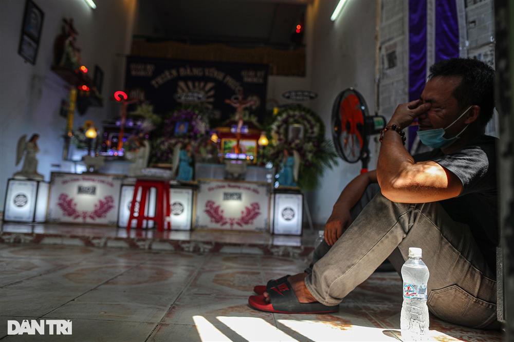 3 đám tang bao trùm xóm nhỏ ở TPHCM sau vụ chìm ca nô tại Hội An-12