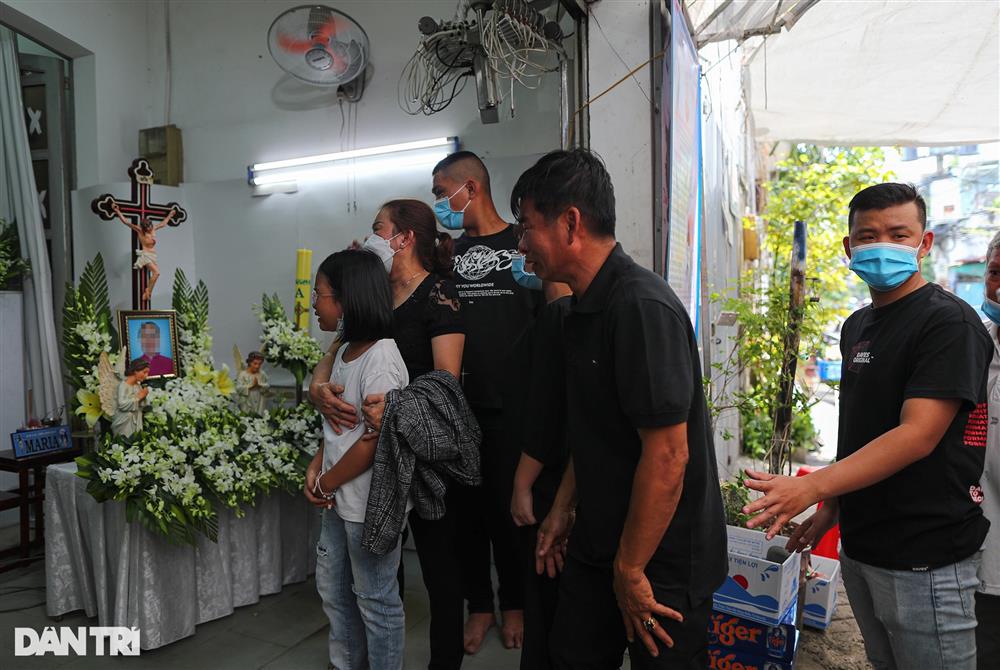 3 đám tang bao trùm xóm nhỏ ở TPHCM sau vụ chìm ca nô tại Hội An-4