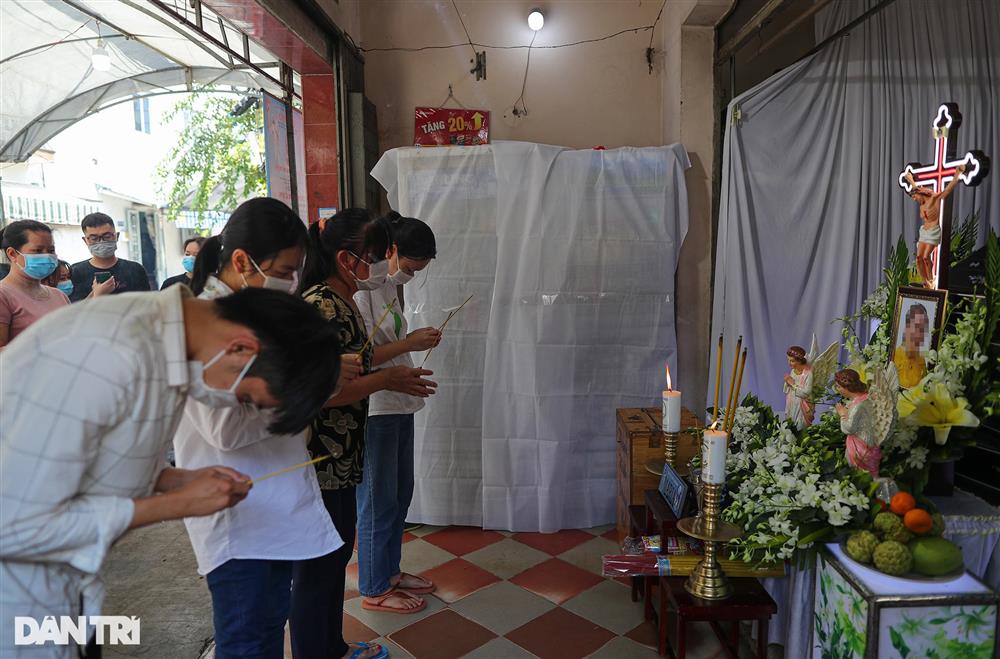 3 đám tang bao trùm xóm nhỏ ở TPHCM sau vụ chìm ca nô tại Hội An-8