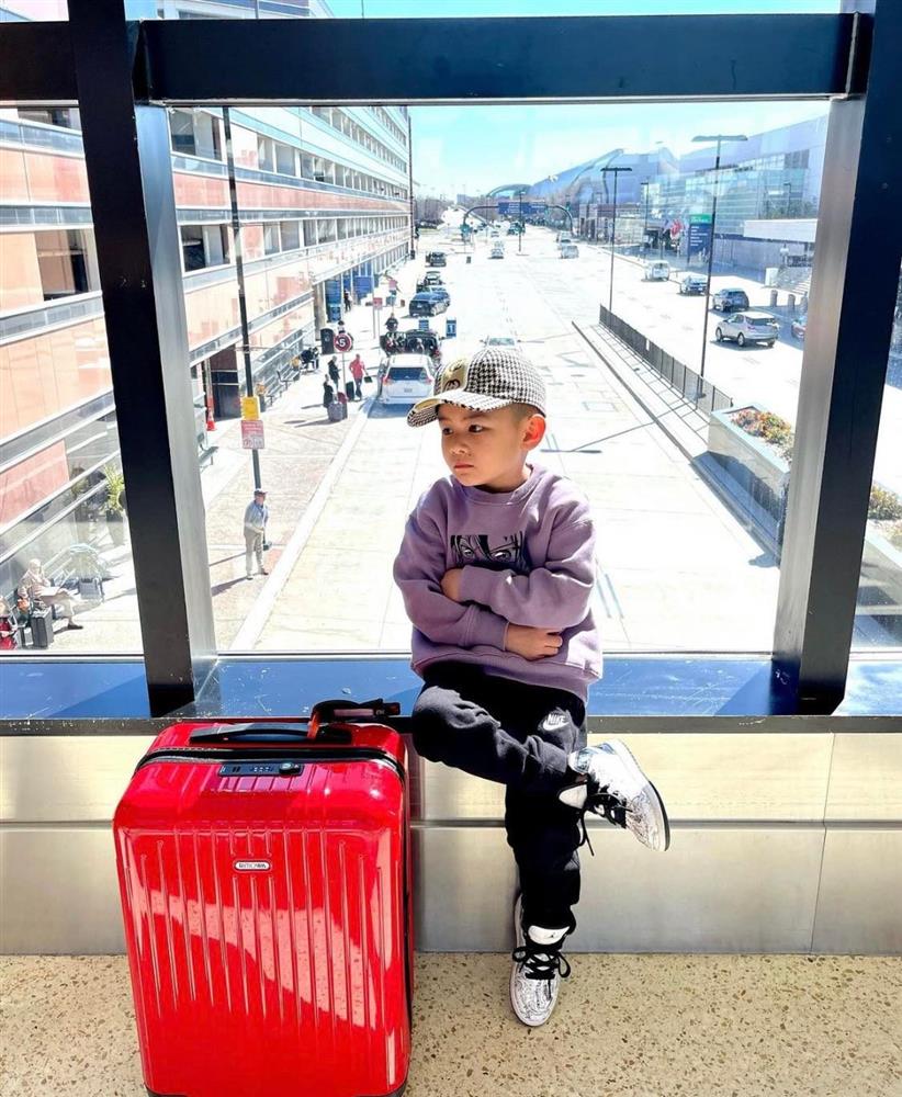 Con trai Đan Trường diện set đồ đắt đỏ trong tiệc sinh nhật 5 tuổi, dân tình tới tấp khen ăn mặc có gu từ bé nhờ 1 chi tiết nhỏ-5