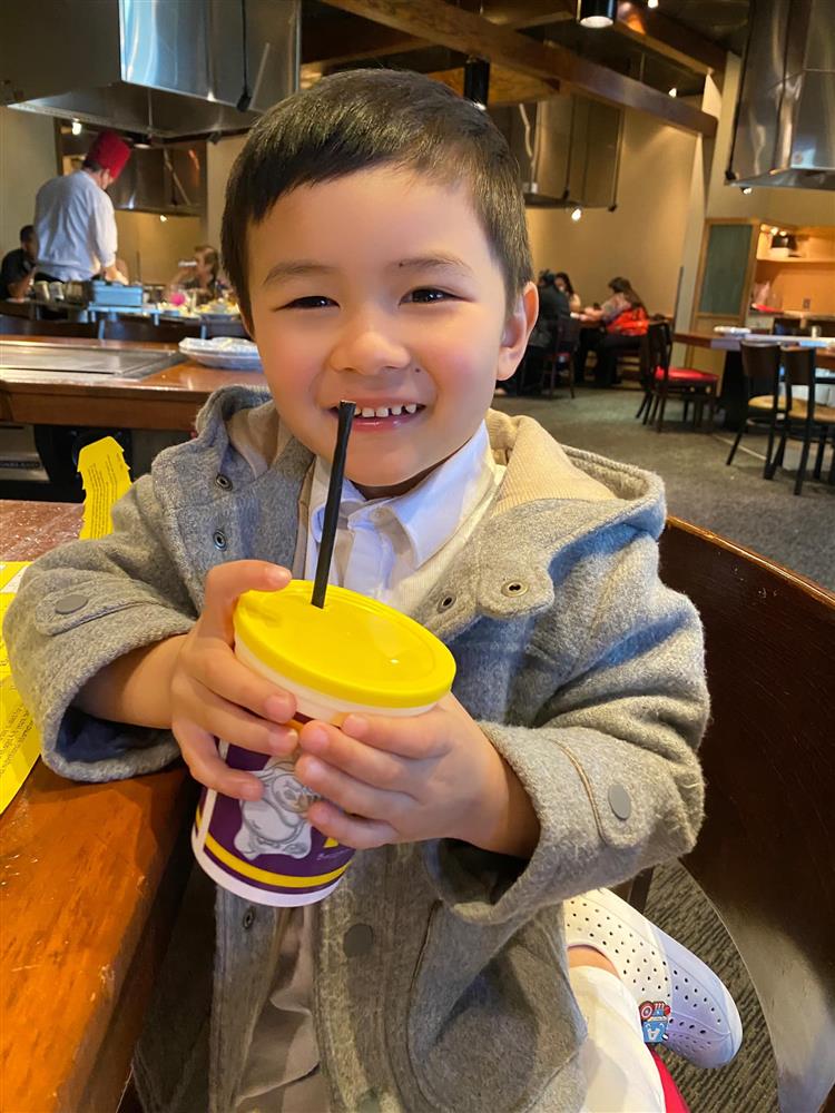 Con trai Đan Trường diện set đồ đắt đỏ trong tiệc sinh nhật 5 tuổi, dân tình tới tấp khen ăn mặc có gu từ bé nhờ 1 chi tiết nhỏ-7