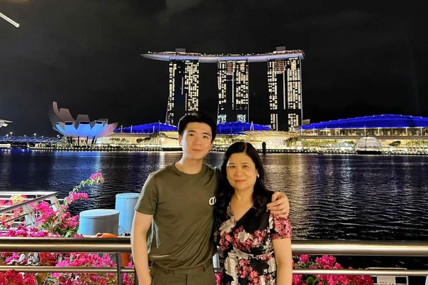 Thiếu gia lớn nhà bầu Hiển lên đồ bảnh bao, làm một việc đúng chuẩn ông bố hai con-4