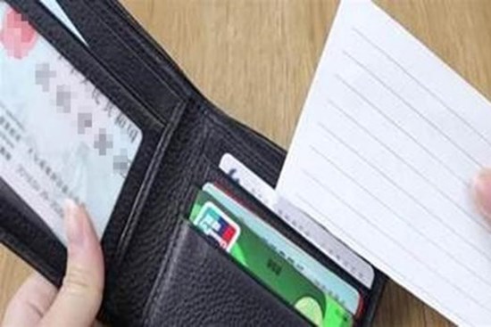 Dù có bao nhiêu tiền trong ví, tốt nhất bạn cũng nên nhét một tờ giấy vào đó, đây là điều rất quan trọng!