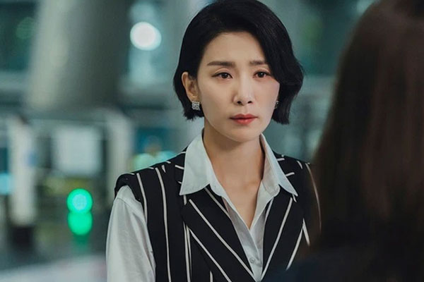 Đang trò chuyện vui vẻ, chồng chưa cưới bỗng thẫn thờ nhìn theo một người, tìm hiểu ra, tôi cay cú tận óc và hủy hôn-1