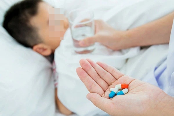 3 sai lầm khi chăm sóc trẻ F0 bị sốt khiến con nguy hiểm tính mạng, BS chỉ ra 6 cách hạ sốt đúng giúp bé nhanh dứt cơn, không lo tác dụng phụ-2