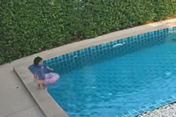 Xe con bị xe tải và xe container vò bẹp dúm, tài xế thoát chết khó tin-1