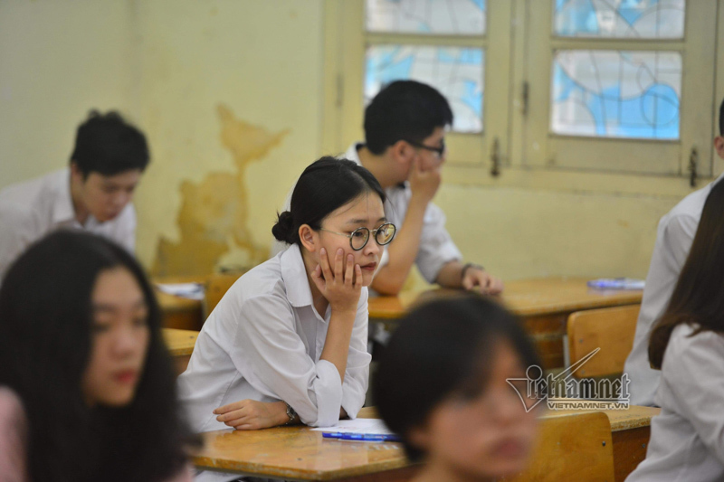 Phụ huynh sốt ruột với môn thi thứ tư vào lớp 10-1