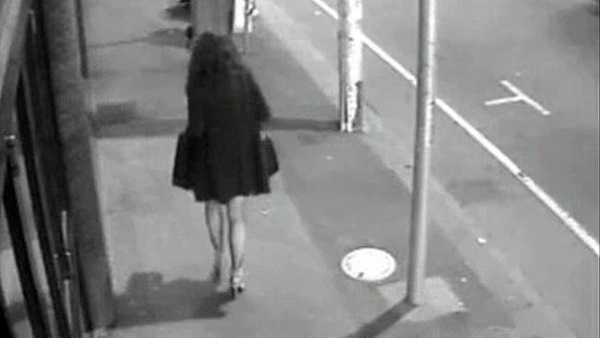 Nữ phóng viên xinh đẹp nổi tiếng biến mất lúc hơn 1h sáng, thi thể bốc mùi dưới ngôi mộ nông tố cáo tội ác của tên biến thái-5