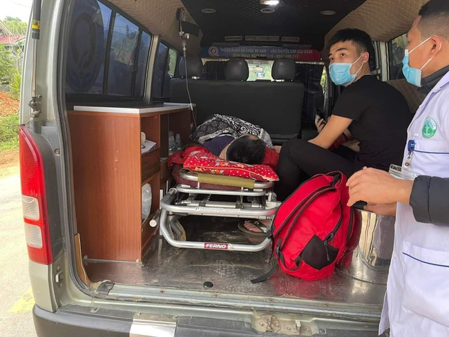 Rơi từ trên mái nhà xuống, thanh niên bị thanh xà beng đâm xuyên qua ngực-2