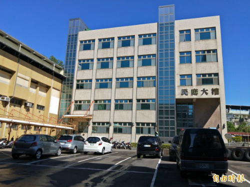 Vợ cả tháng không đánh răng, chồng kiên quyết ly hôn-1