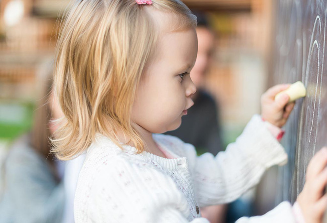 Trẻ thuận tay trái có thông minh hơn trẻ thuận tay phải? Các nhà khoa học đưa ra câu trả lời khác xa với suy nghĩ của mọi người-2