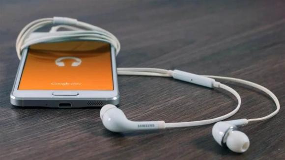 Tại sao màn hình điện thoại phải úp xuống khi đặt trên bàn? Đừng coi thường, để tôi nói cho bạn biết lý do-2