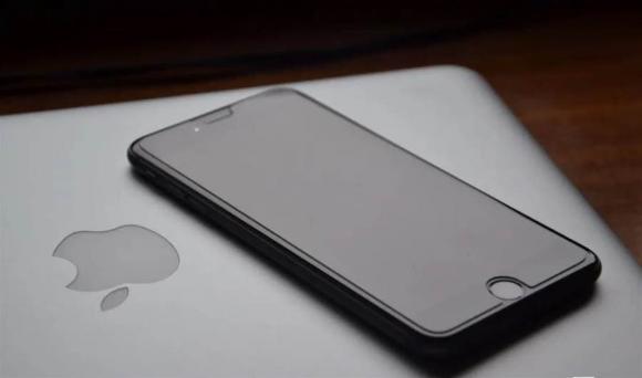 Tại sao màn hình điện thoại phải úp xuống khi đặt trên bàn? Đừng coi thường, để tôi nói cho bạn biết lý do-4