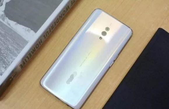 Tại sao màn hình điện thoại phải úp xuống khi đặt trên bàn? Đừng coi thường, để tôi nói cho bạn biết lý do-6