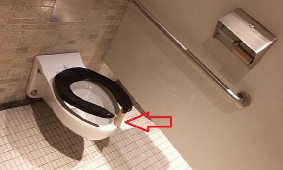 Tại sao bạn nên đặt lõi giấy vệ sinh ở ghế bồn cầu khi sử dụng nhà vệ sinh công cộng?-1