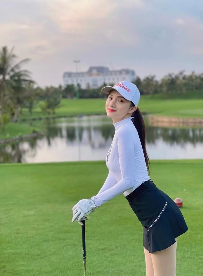 Mãn nhãn với style đi chơi golf của mỹ nhân Việt: Phạm Hương diện toàn đồ hiệu, Hương Giang sành điệu hết nấc-4