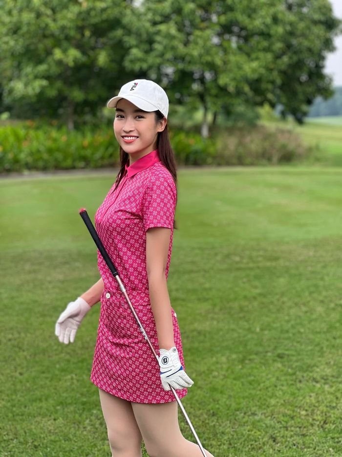 Mãn nhãn với style đi chơi golf của mỹ nhân Việt: Phạm Hương diện toàn đồ hiệu, Hương Giang sành điệu hết nấc-6