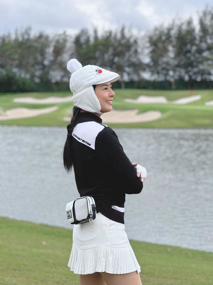 Mãn nhãn với style đi chơi golf của mỹ nhân Việt: Phạm Hương diện toàn đồ hiệu, Hương Giang sành điệu hết nấc-14