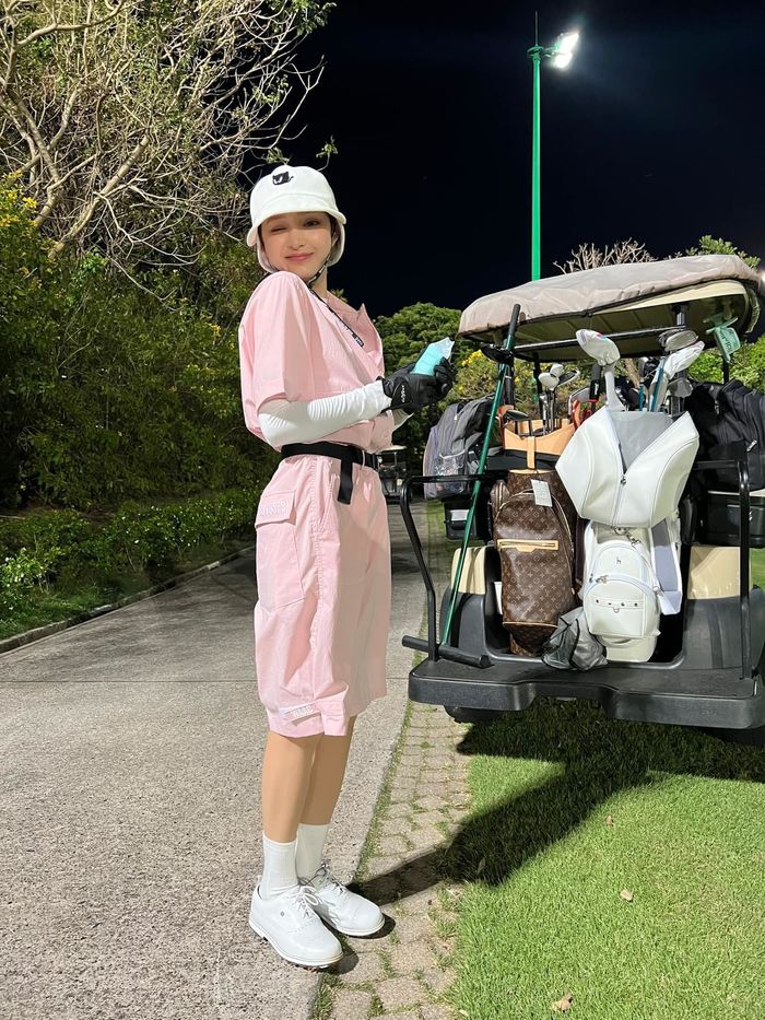 Mãn nhãn với style đi chơi golf của mỹ nhân Việt: Phạm Hương diện toàn đồ hiệu, Hương Giang sành điệu hết nấc-8