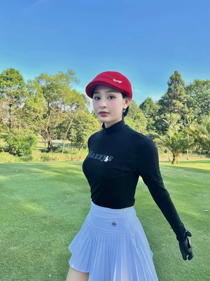 Mãn nhãn với style đi chơi golf của mỹ nhân Việt: Phạm Hương diện toàn đồ hiệu, Hương Giang sành điệu hết nấc-9