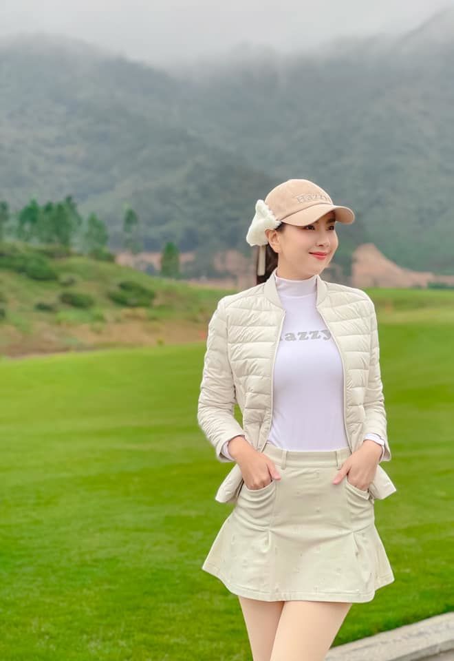 Mãn nhãn với style đi chơi golf của mỹ nhân Việt: Phạm Hương diện toàn đồ hiệu, Hương Giang sành điệu hết nấc-15