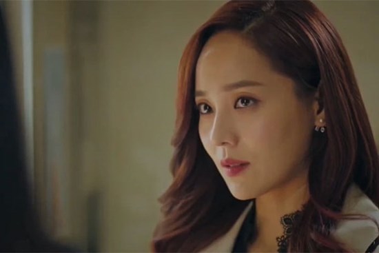 Đang loay hoay tìm chỗ giấu quỹ đen, tôi phát hiện 2 chiếc hộp trang điểm cũ của vợ, mở ra xem mà giật nảy người
