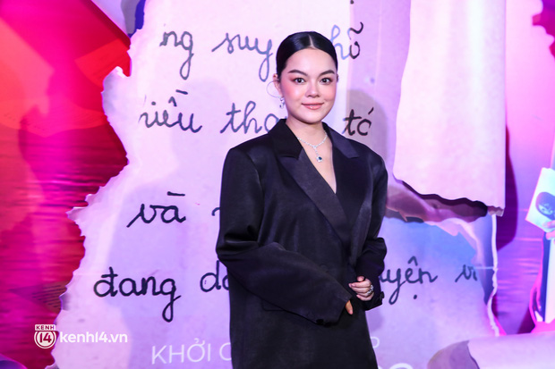 Phạm Quỳnh Anh bị bắt trọn khoảnh khắc tại sự kiện: Blazer rộng, che kĩ vòng 2 giữa tin đồn bầu bí-1