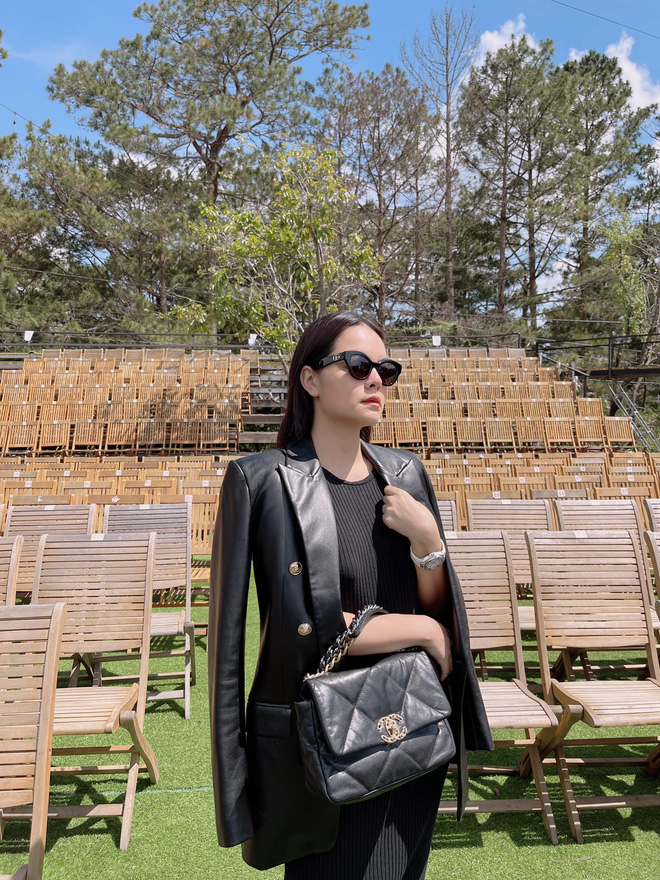 Phạm Quỳnh Anh bị bắt trọn khoảnh khắc tại sự kiện: Blazer rộng, che kĩ vòng 2 giữa tin đồn bầu bí-4
