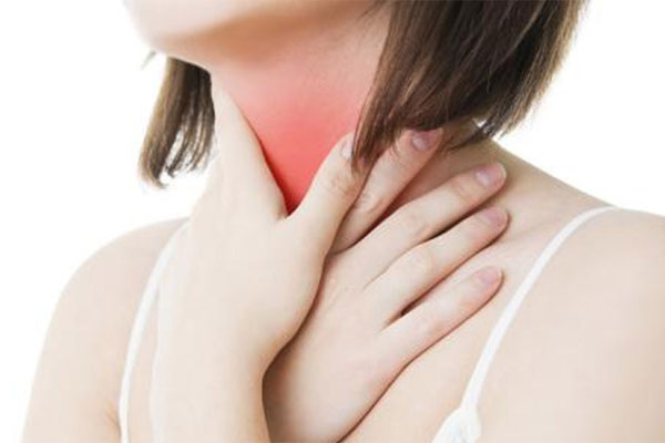 Đau họng khi bị COVID-19, cần làm gì?-1