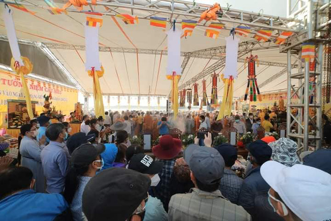 Hàng trăm người dân xúc động dự lễ cầu siêu 17 nạn nhân vụ lật ca nô trên biển Cửa Đại, Hội An-5