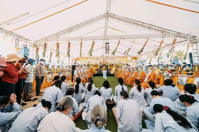 Hàng trăm người dân xúc động dự lễ cầu siêu 17 nạn nhân vụ lật ca nô trên biển Cửa Đại, Hội An-8