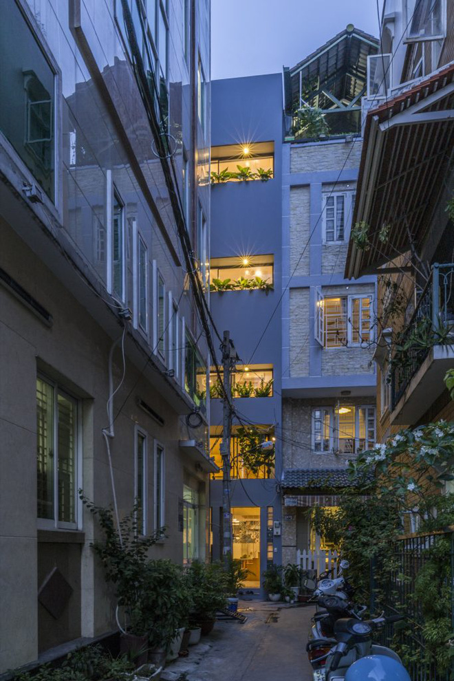 Nhà cũ 3 tầng 35m2 trong hẻm nhỏ Sài Gòn lột xác đầy bất ngờ với giao diện mặt tiền bắt mắt, ai đi ngang cũng phải ngoái nhìn-2