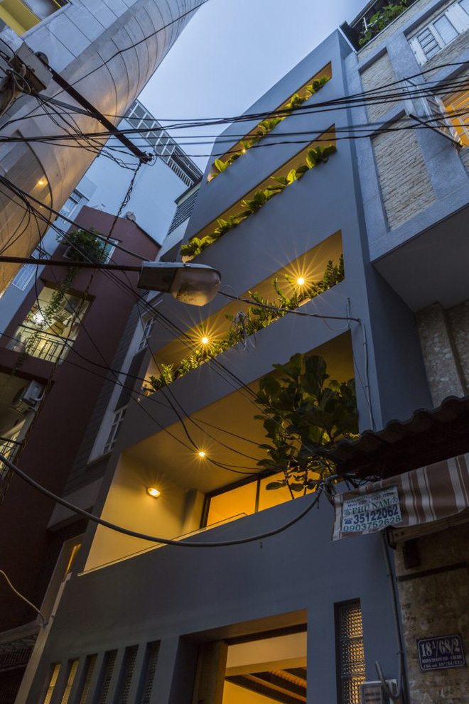 Nhà cũ 3 tầng 35m2 trong hẻm nhỏ Sài Gòn lột xác đầy bất ngờ với giao diện mặt tiền bắt mắt, ai đi ngang cũng phải ngoái nhìn-3