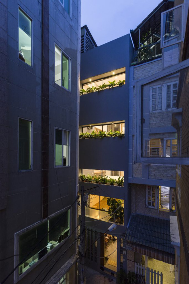 Nhà cũ 3 tầng 35m2 trong hẻm nhỏ Sài Gòn lột xác đầy bất ngờ với giao diện mặt tiền bắt mắt, ai đi ngang cũng phải ngoái nhìn-4