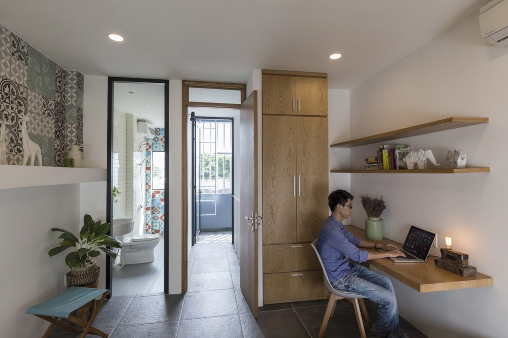 Nhà cũ 3 tầng 35m2 trong hẻm nhỏ Sài Gòn lột xác đầy bất ngờ với giao diện mặt tiền bắt mắt, ai đi ngang cũng phải ngoái nhìn-18